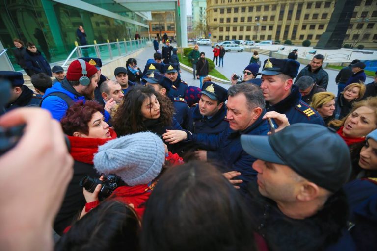 Азербайджан: праздник женщин на фоне насилия